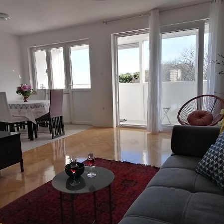 Sunny Spot Apartment พูลา ภายนอก รูปภาพ
