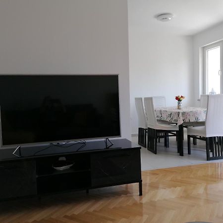 Sunny Spot Apartment พูลา ภายนอก รูปภาพ