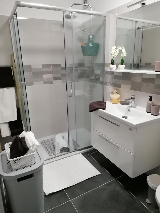 Sunny Spot Apartment พูลา ภายนอก รูปภาพ
