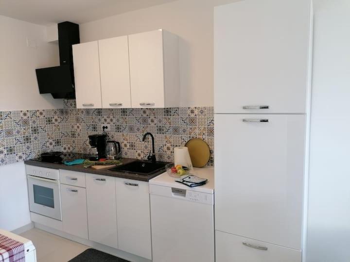 Sunny Spot Apartment พูลา ภายนอก รูปภาพ