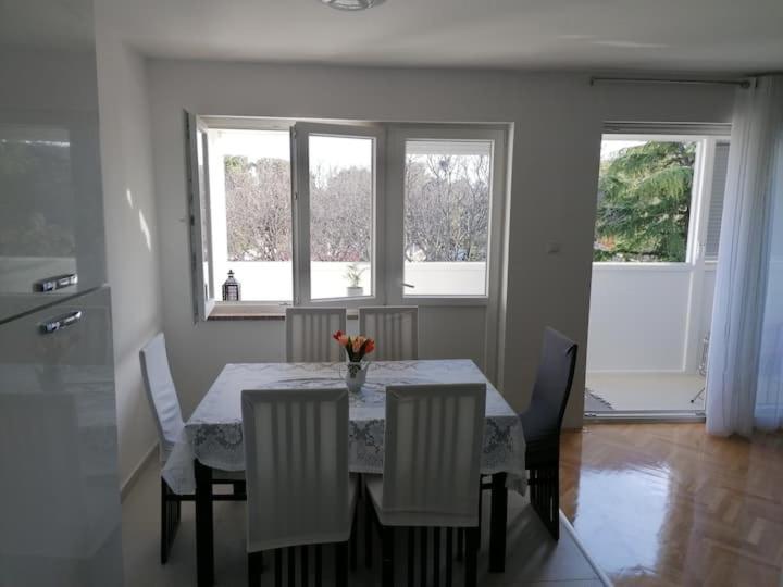 Sunny Spot Apartment พูลา ภายนอก รูปภาพ
